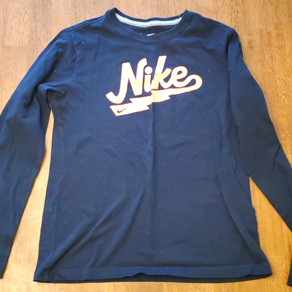 Nike kids XL long sleeve t